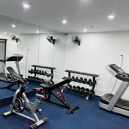 May De Ville Crown Hotel Hanoi Exterior photo A gym in a hotel