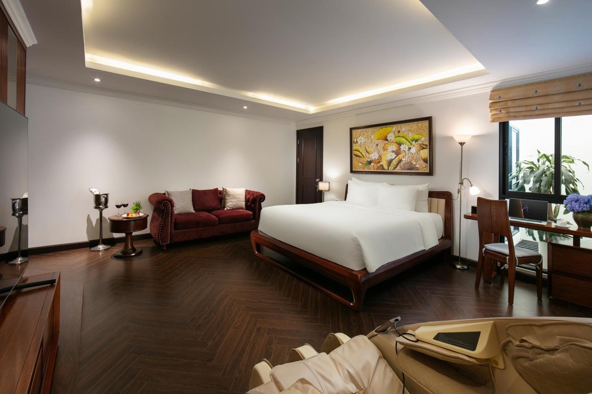 May De Ville Crown Hotel Hanoi Exterior photo Deluxe Suite