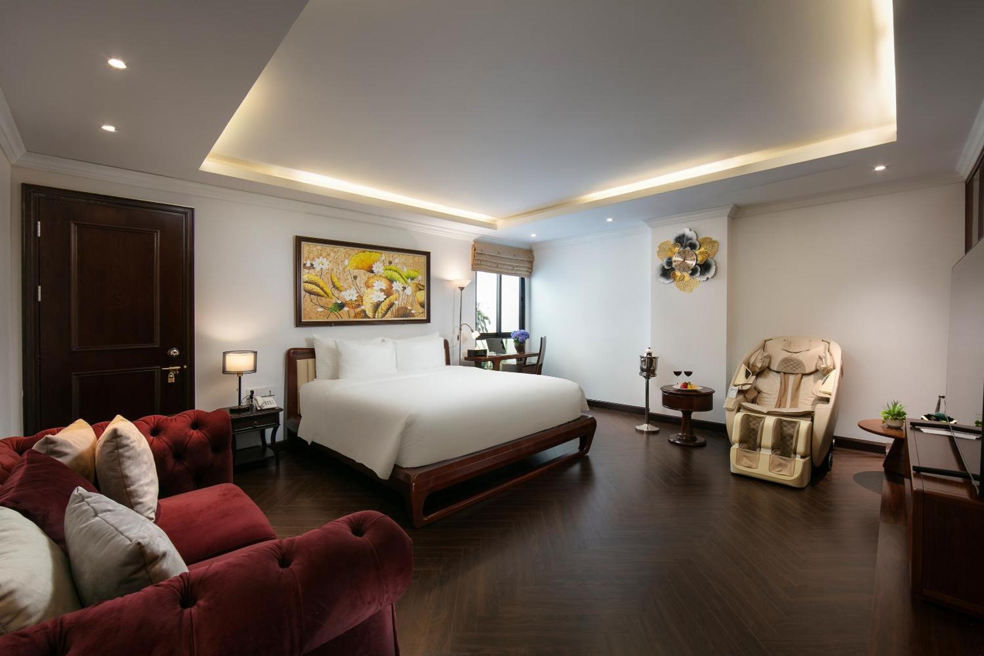 May De Ville Crown Hotel Hanoi Exterior photo A suite at the hotel