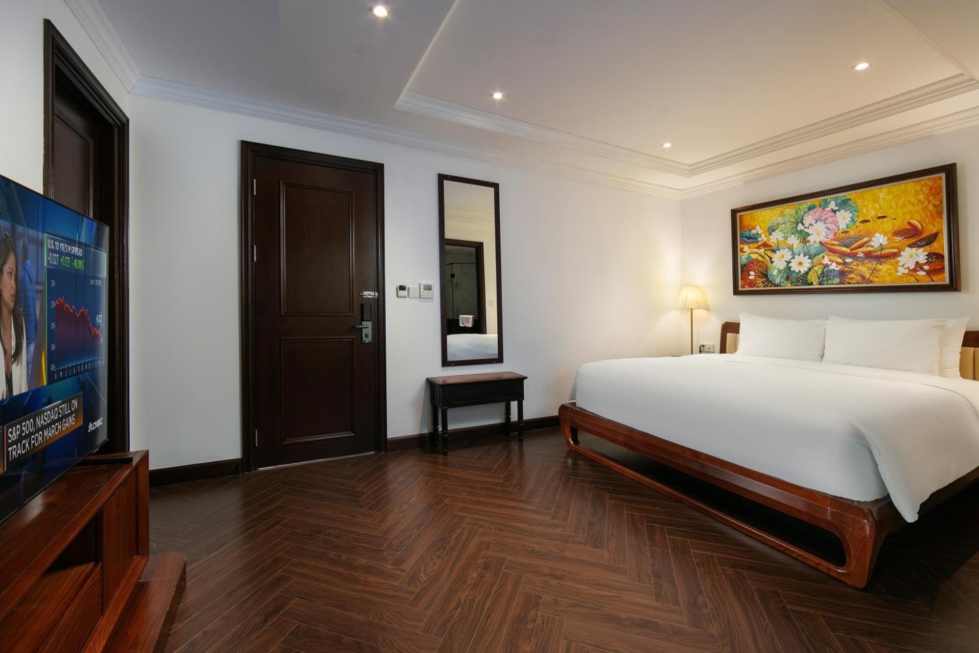 May De Ville Crown Hotel Hanoi Exterior photo Deluxe Room