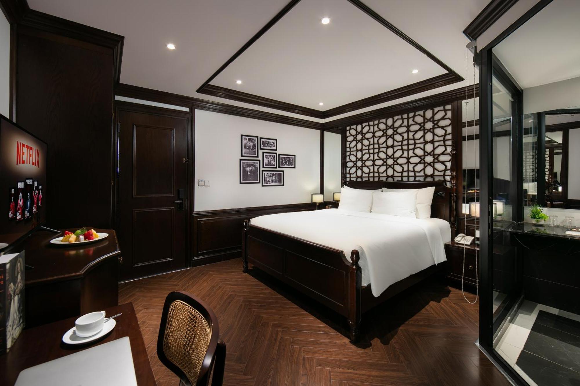 May De Ville Crown Hotel Hanoi Exterior photo Deluxe Suite
