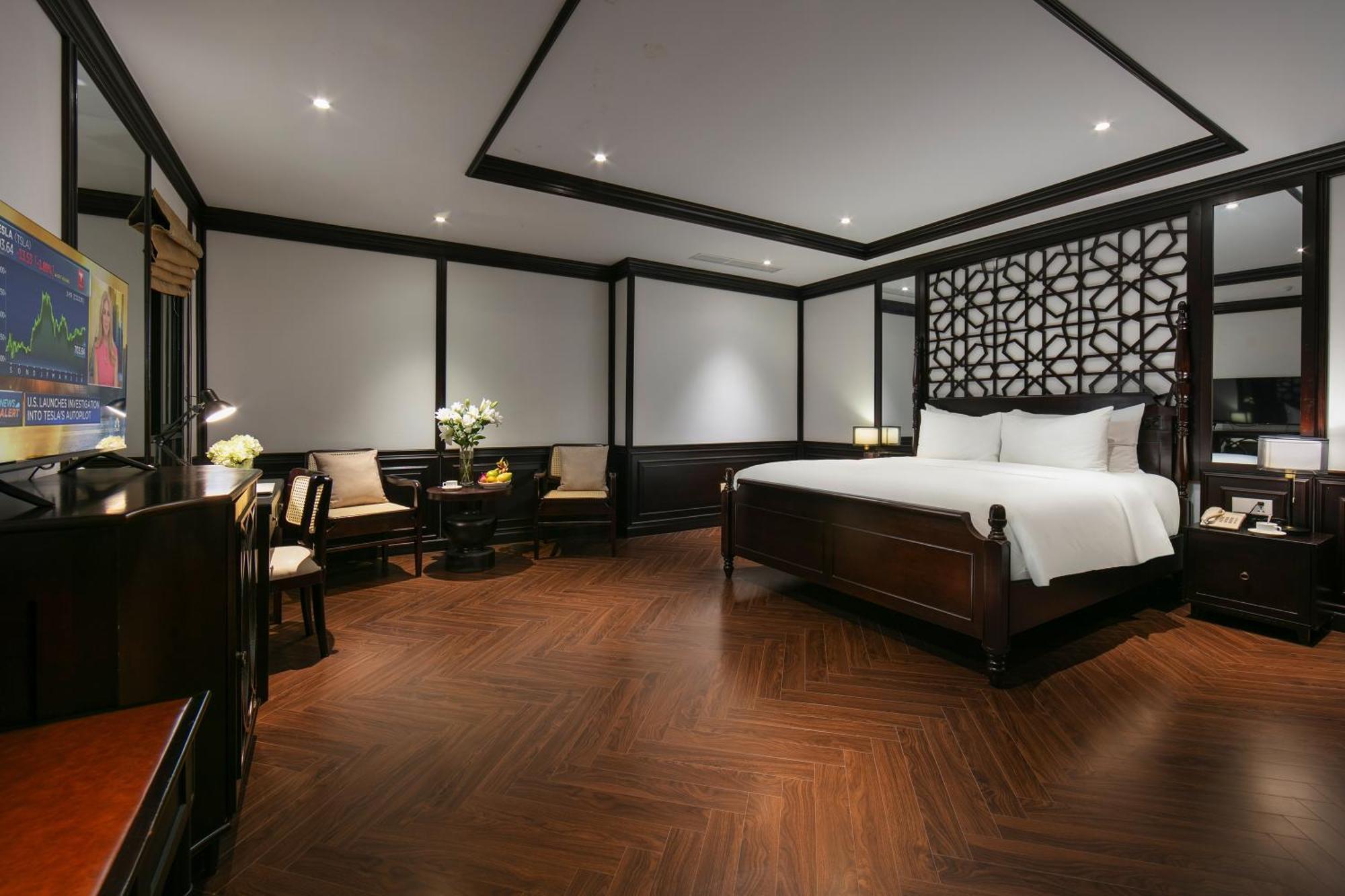 May De Ville Crown Hotel Hanoi Exterior photo Suite