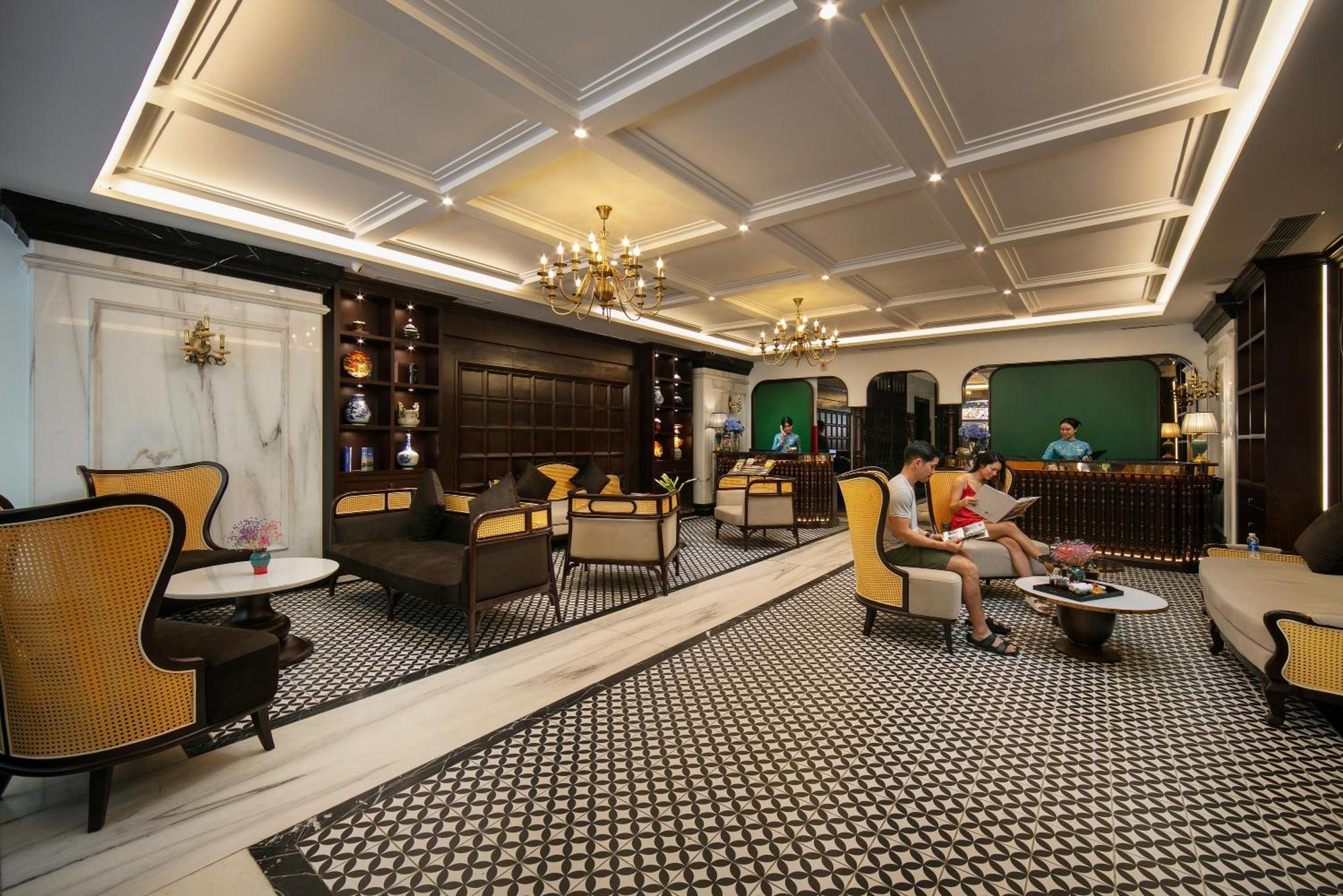 May De Ville Crown Hotel Hanoi Exterior photo The lobby of the hotel
