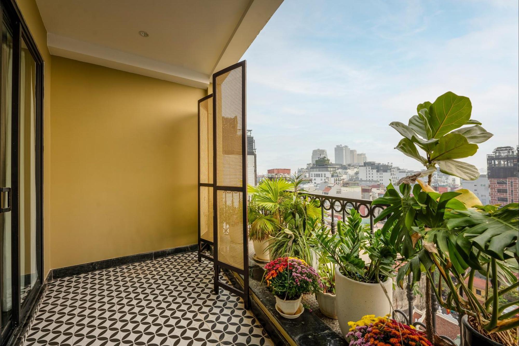 May De Ville Crown Hotel Hanoi Exterior photo A balcony in Hanoi, Vietnam